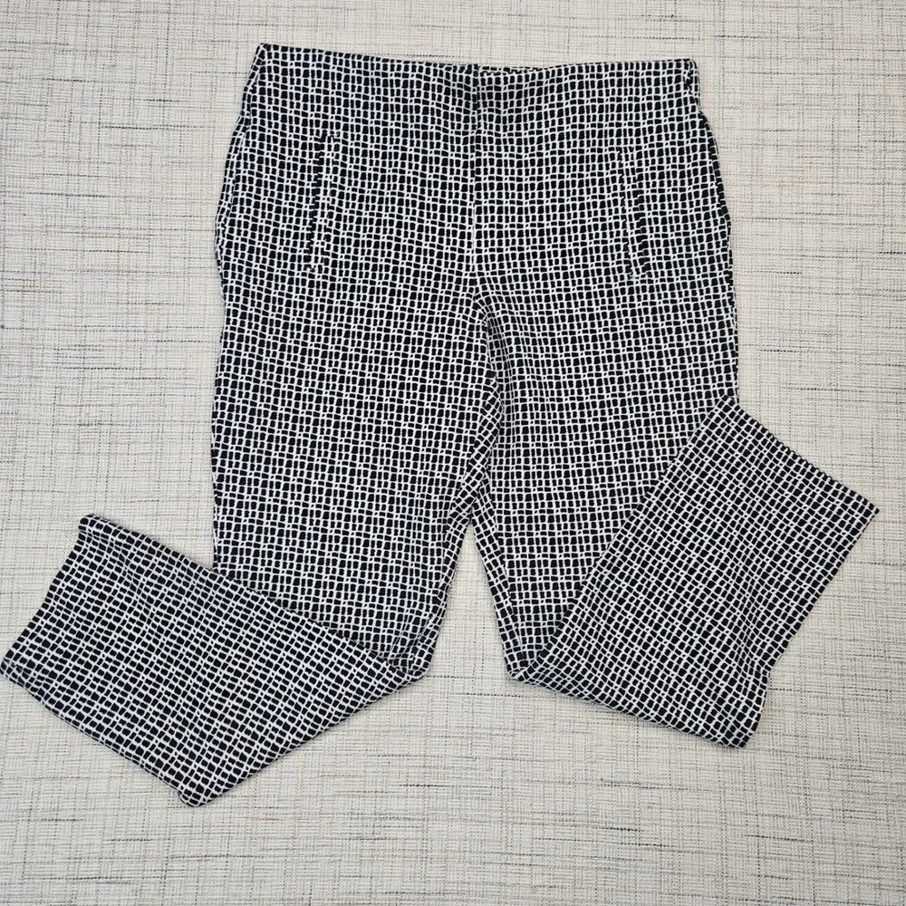 Chicos Women's Pull On Pants Size 1‎ US Size 8 Black White Geo Print Rayon Blend